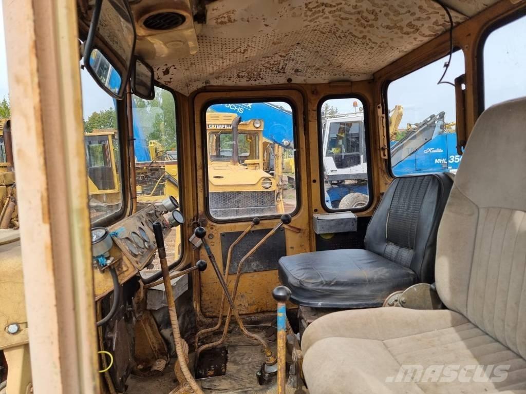 CAT T 130 lánctalpas dózerek