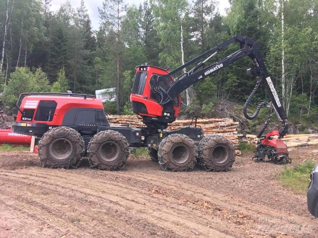 Komatsu 931 XC Betakarítók