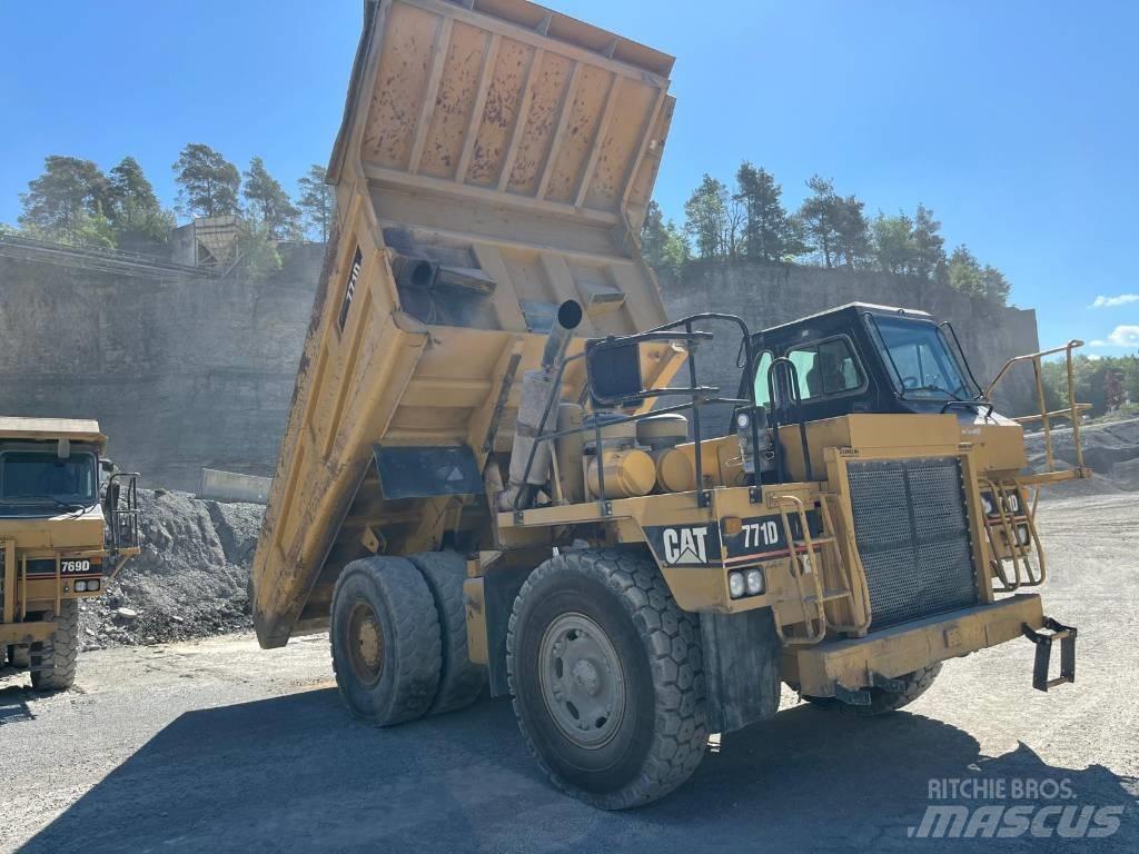 CAT 771D Nehézdömper