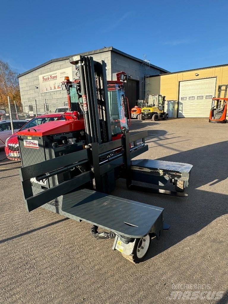 Combilift C3000ET Tolóoszlopos négyutas targonca