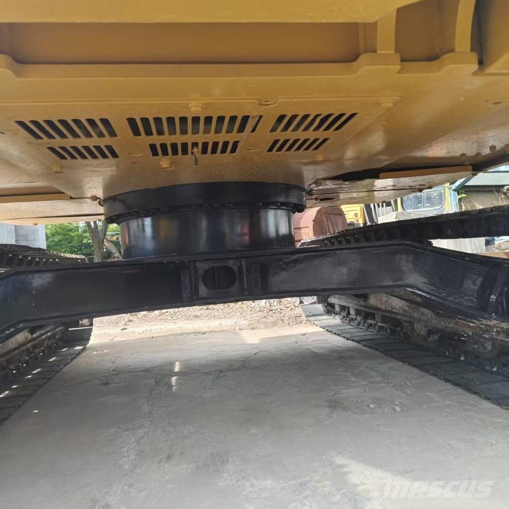 CAT 310 Lánctalpas kotrók