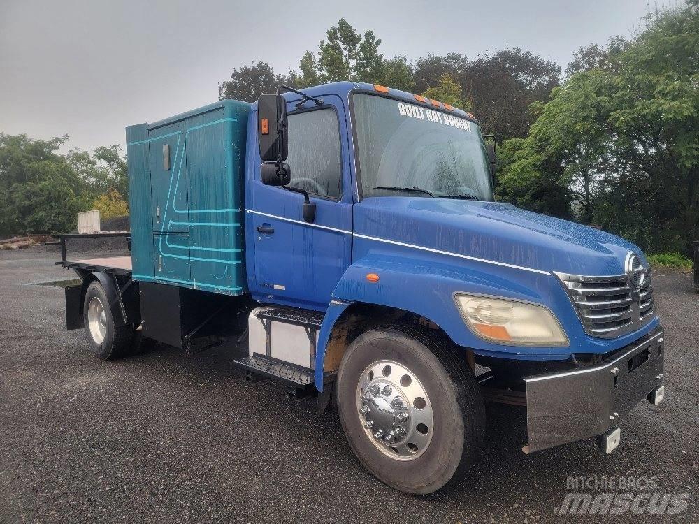 Hino 338 Platós / Ponyvás teherautók