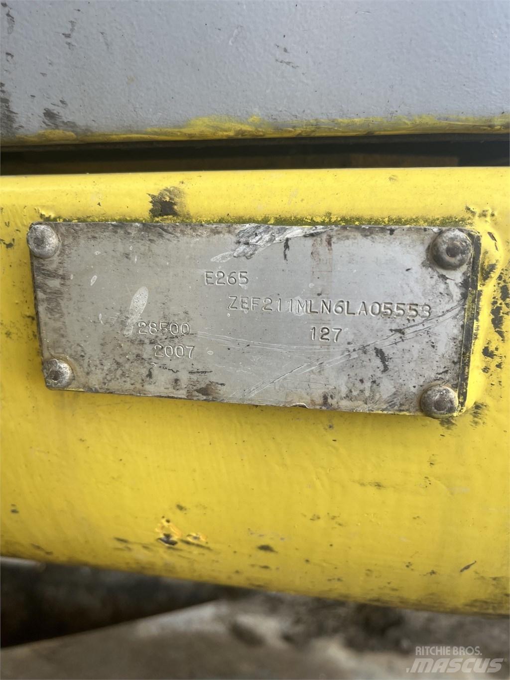 New Holland E 265 B Lánctalpas kotrók