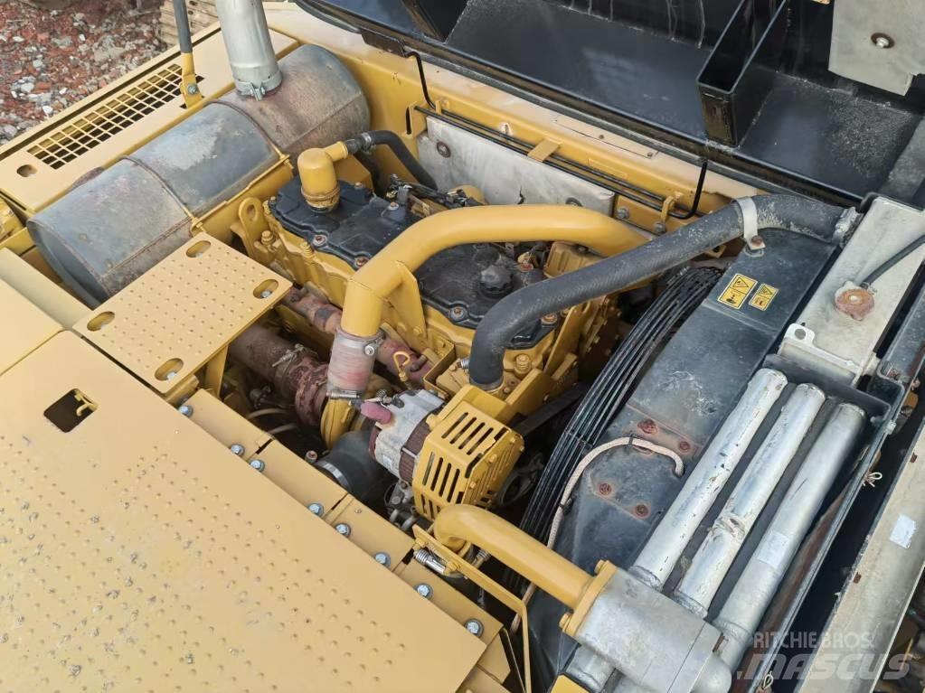 CAT 325 D2 Lánctalpas kotrók