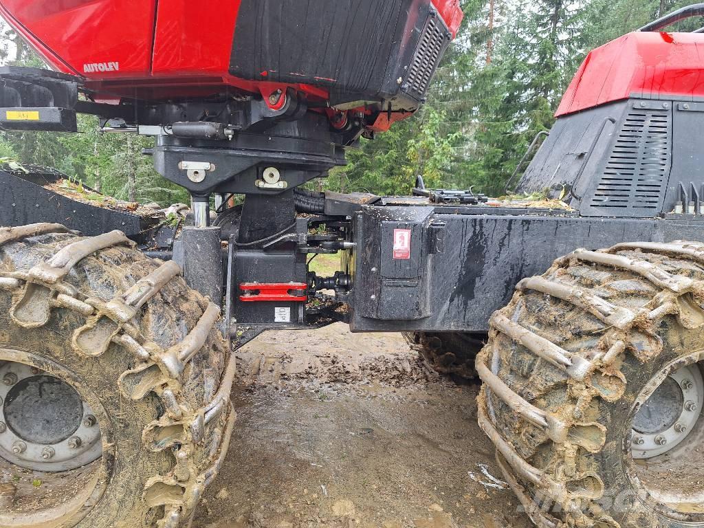 Komatsu 931XC Betakarítók