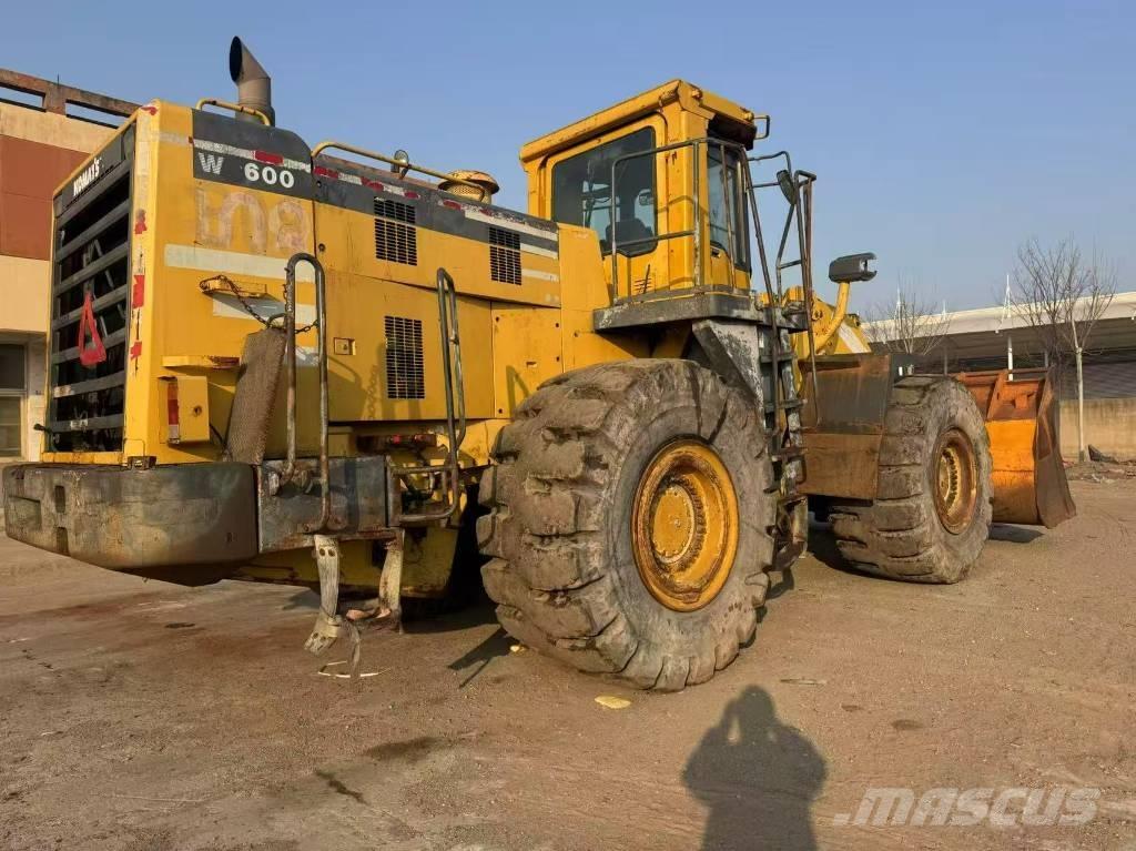 Komatsu WA 600-3 Gumikerekes homlokrakodók