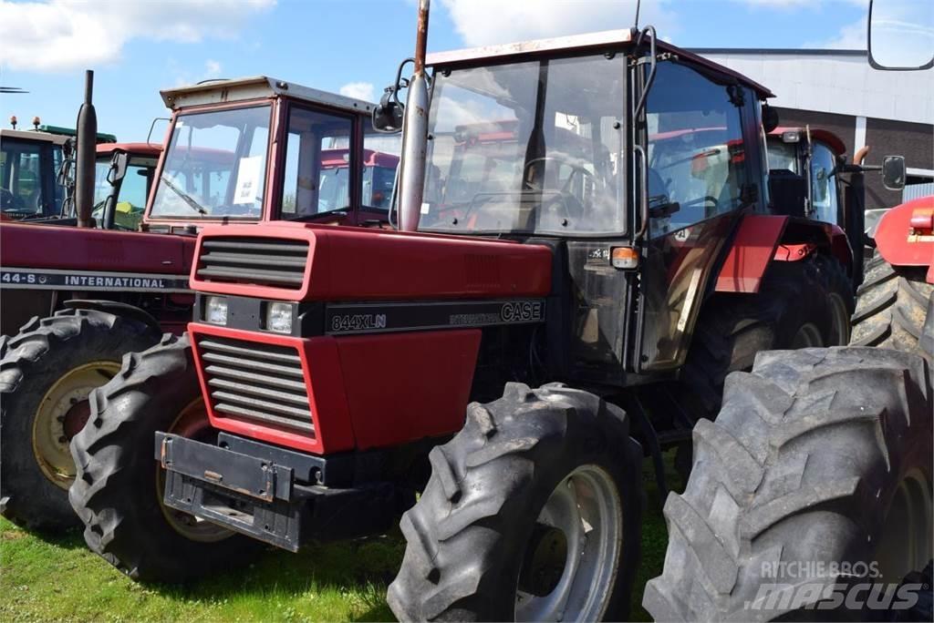 Case IH 844 XL Traktorok