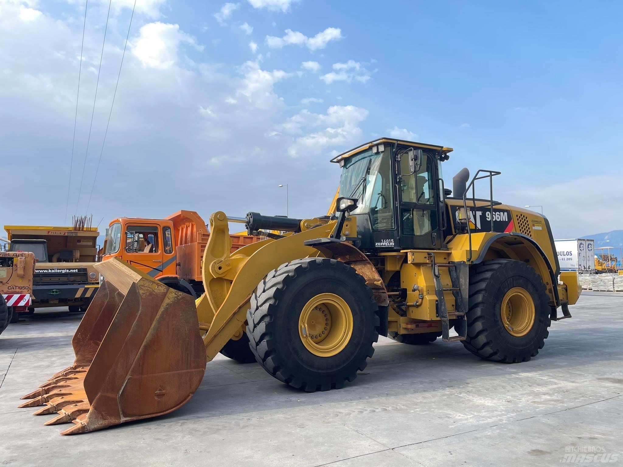 CAT 966M Gumikerekes homlokrakodók