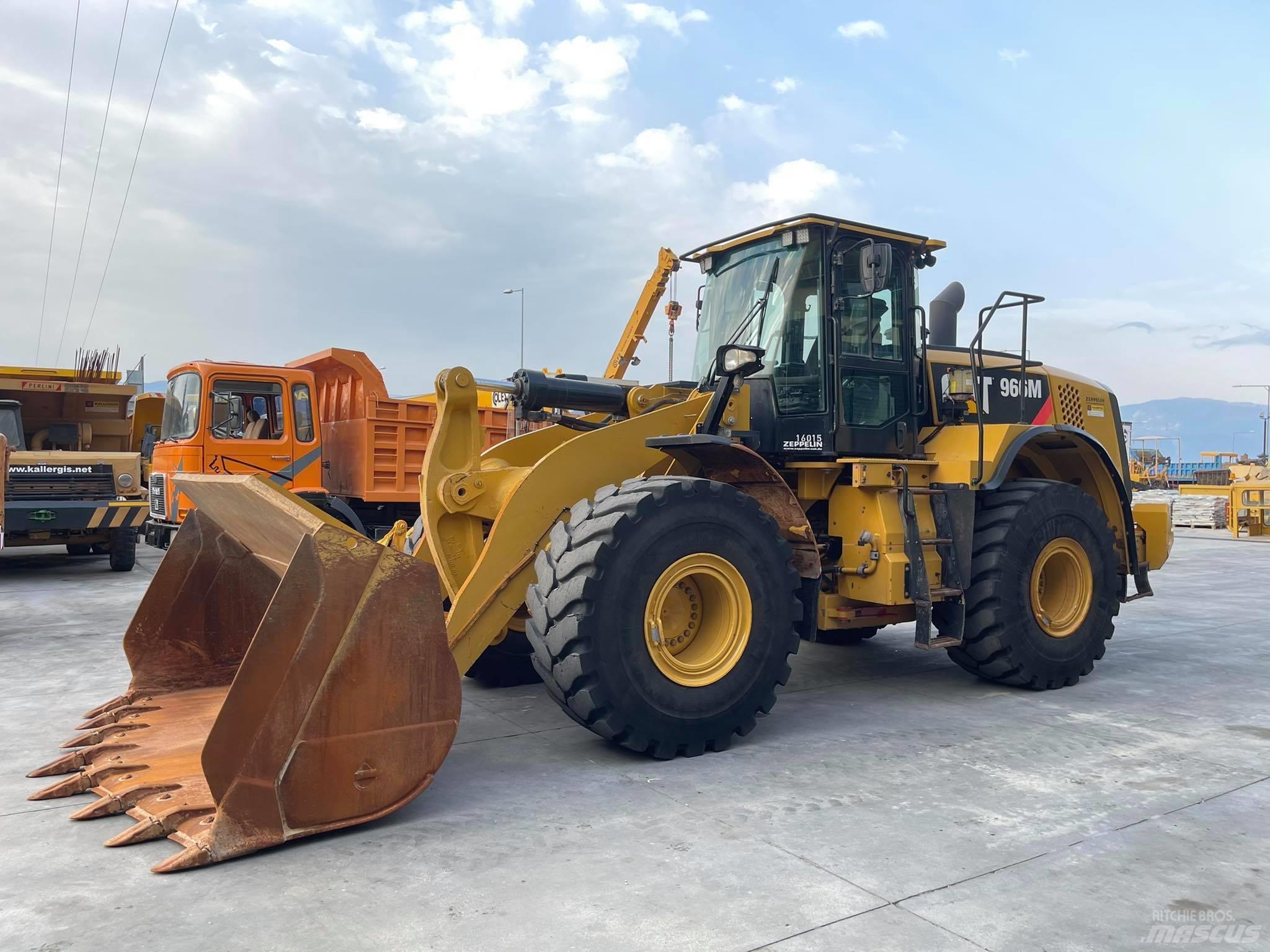CAT 966M Gumikerekes homlokrakodók