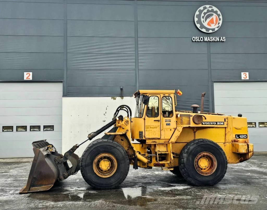 Volvo L 120 Gumikerekes homlokrakodók