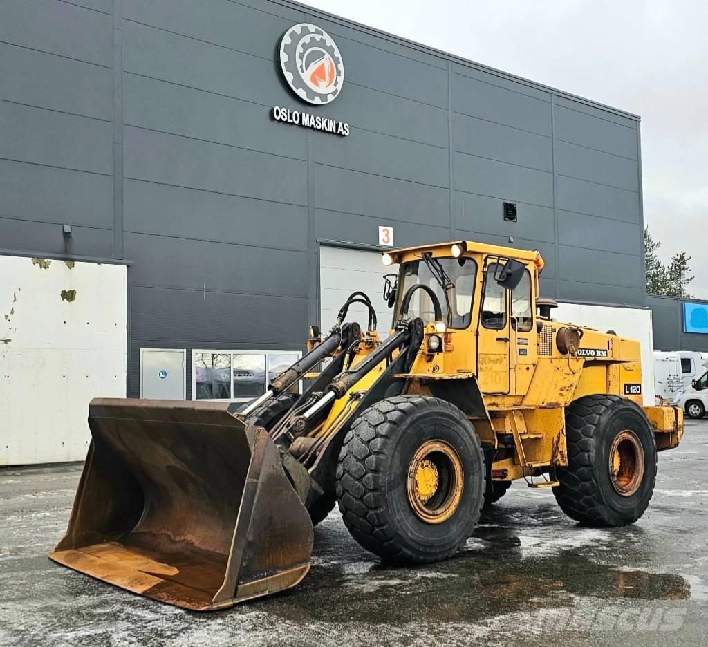 Volvo L 120 Gumikerekes homlokrakodók