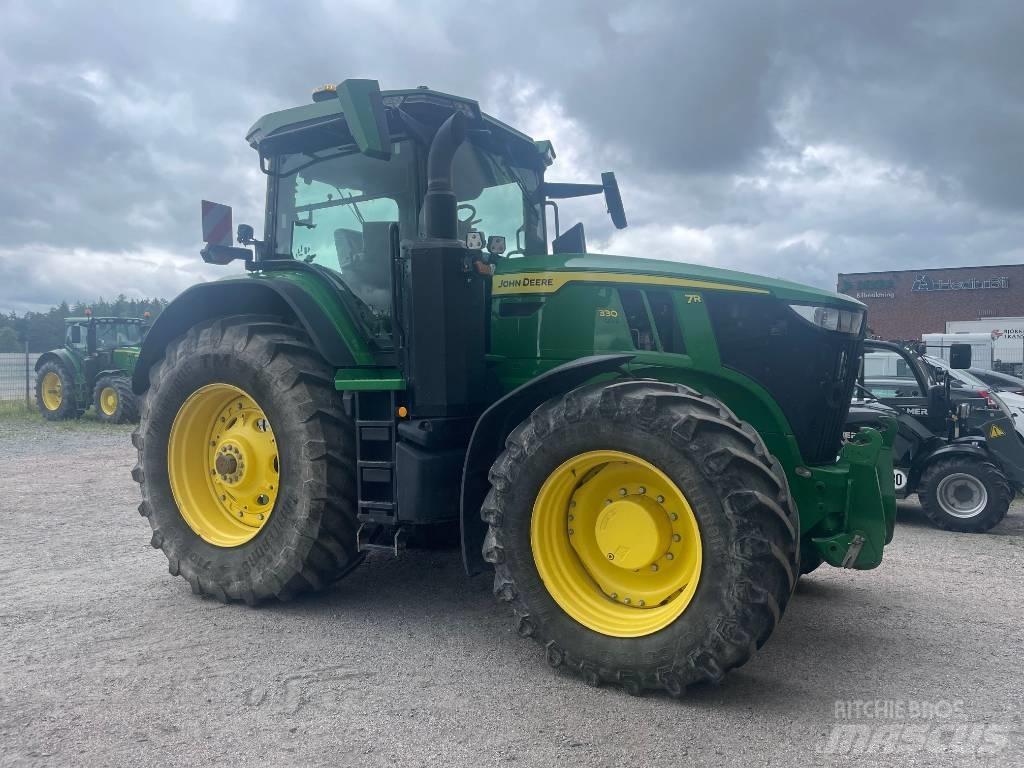 John Deere 7R330 Traktorok