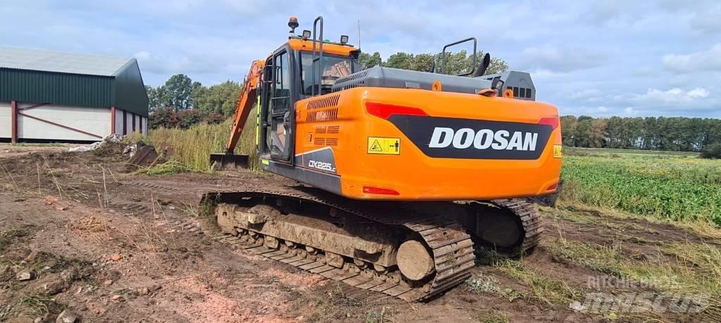 Doosan DX 225 LC-5 Lánctalpas kotrók