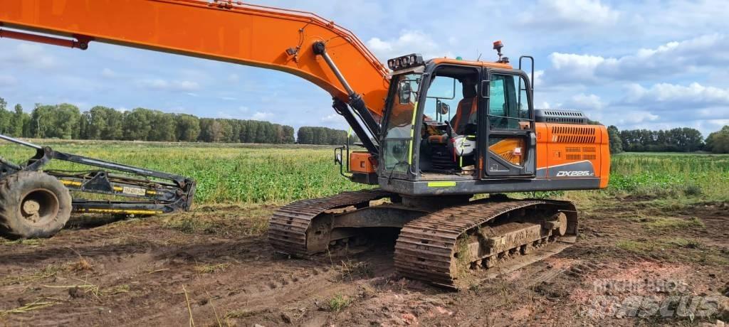 Doosan DX 225 LC-5 Lánctalpas kotrók
