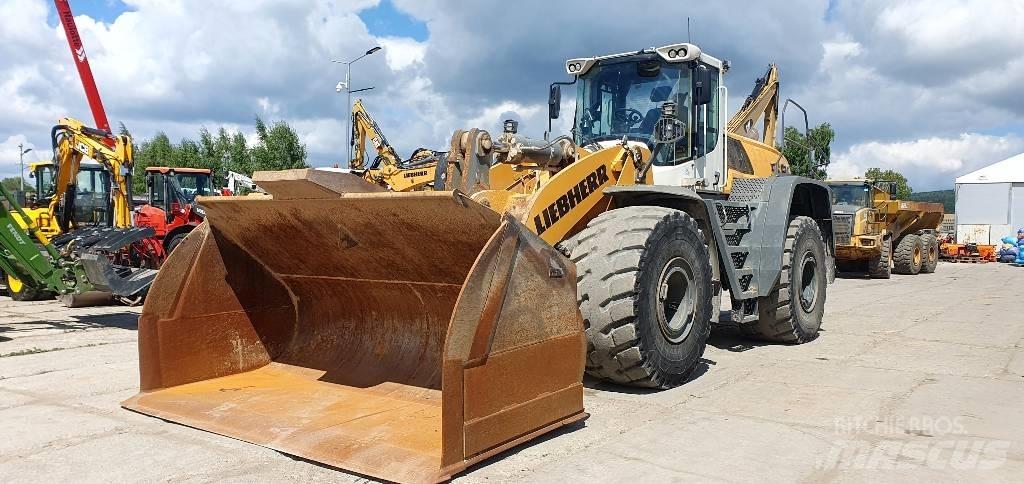 Liebherr L 586 Gumikerekes homlokrakodók