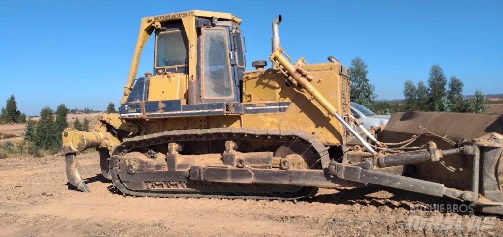 Komatsu D 85 E-21 lánctalpas dózerek