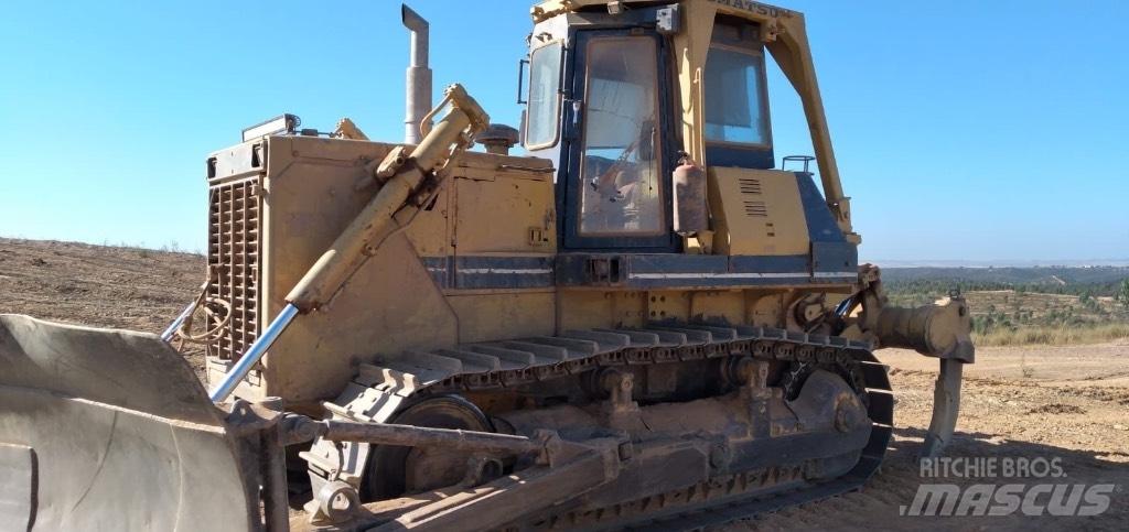 Komatsu D 85 E-21 lánctalpas dózerek