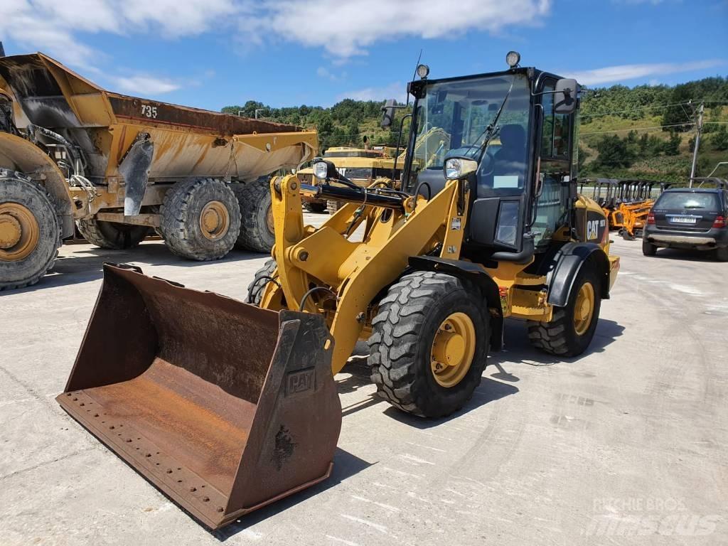 CAT 907 H Gumikerekes homlokrakodók