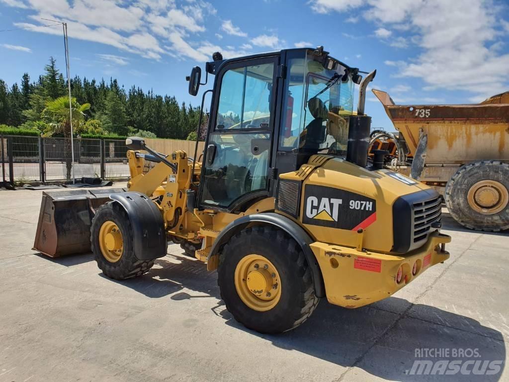 CAT 907 H Gumikerekes homlokrakodók