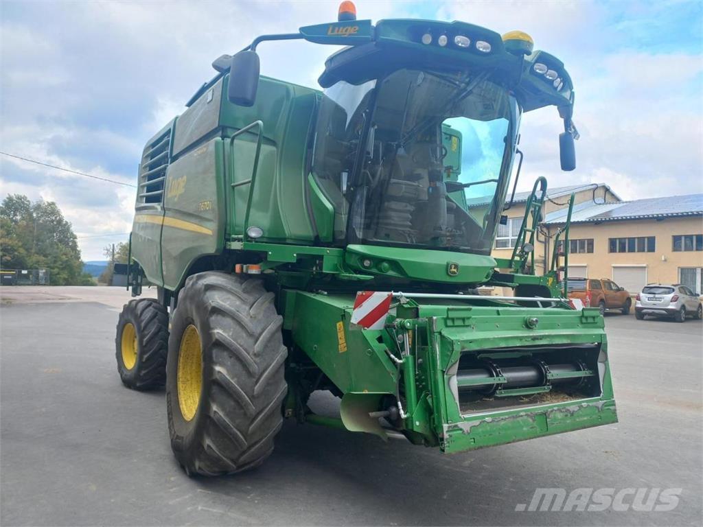 John Deere T670 HM Kombájnok