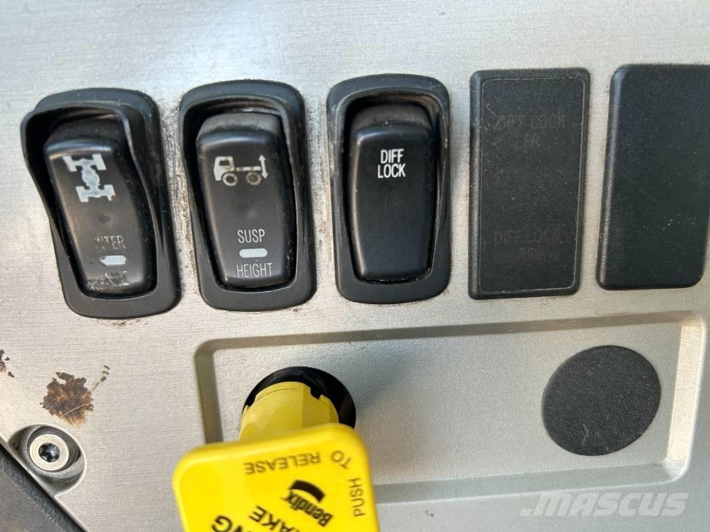 Mack GU813 Billenő teherautók