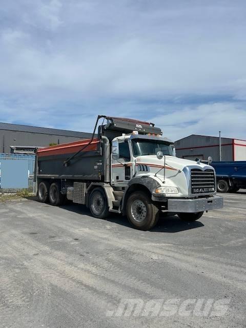 Mack GU813 Billenő teherautók