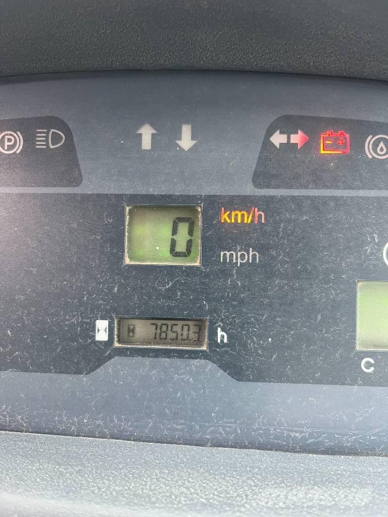 Komatsu WA 80-5 Gumikerekes homlokrakodók