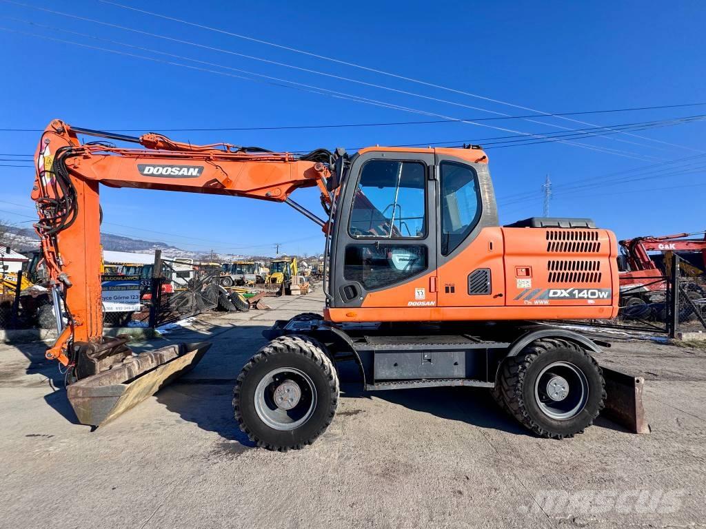 Doosan DX 140 W-3 Gumikerekes kotrók