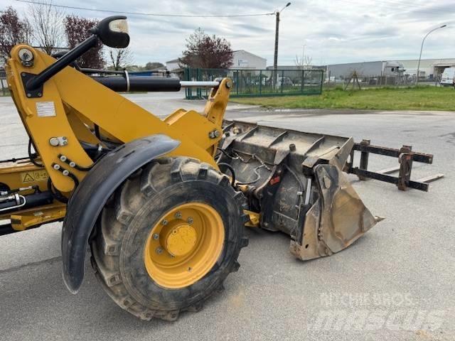 CAT 908 M Gumikerekes homlokrakodók