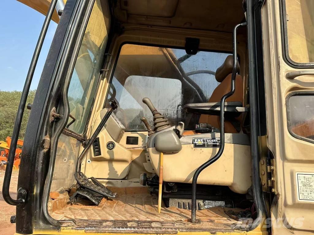 CAT 330 B Lánctalpas kotrók