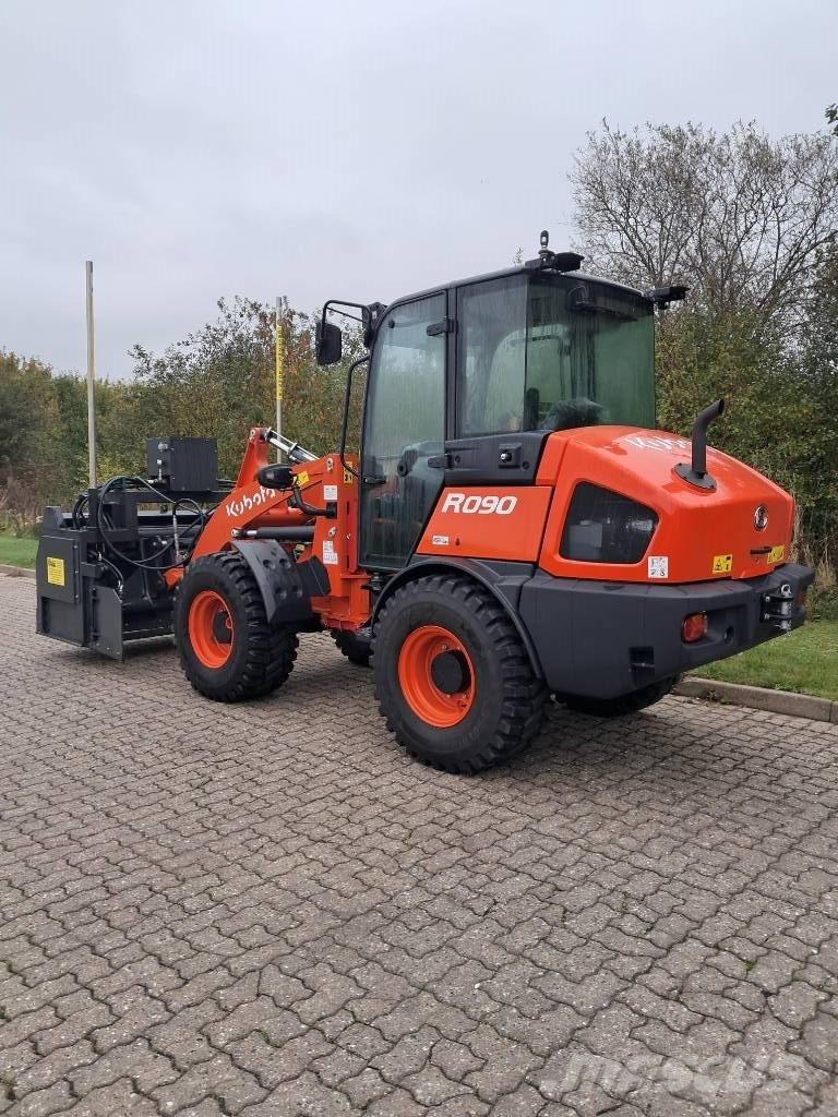 Kubota R 090 Gumikerekes homlokrakodók