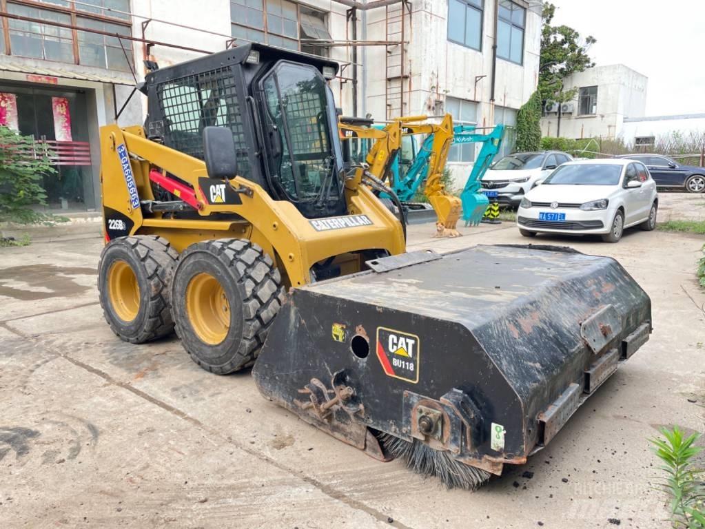 CAT 226B Kompaktrakodók