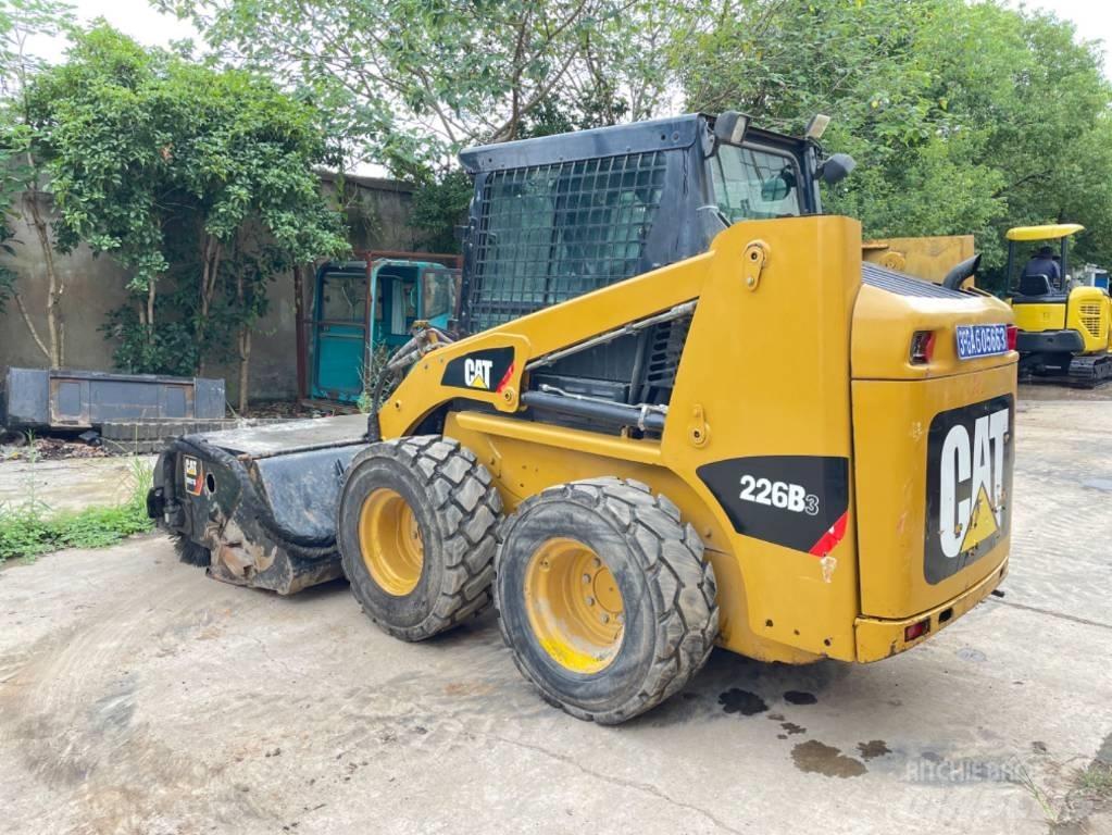 CAT 226B Kompaktrakodók