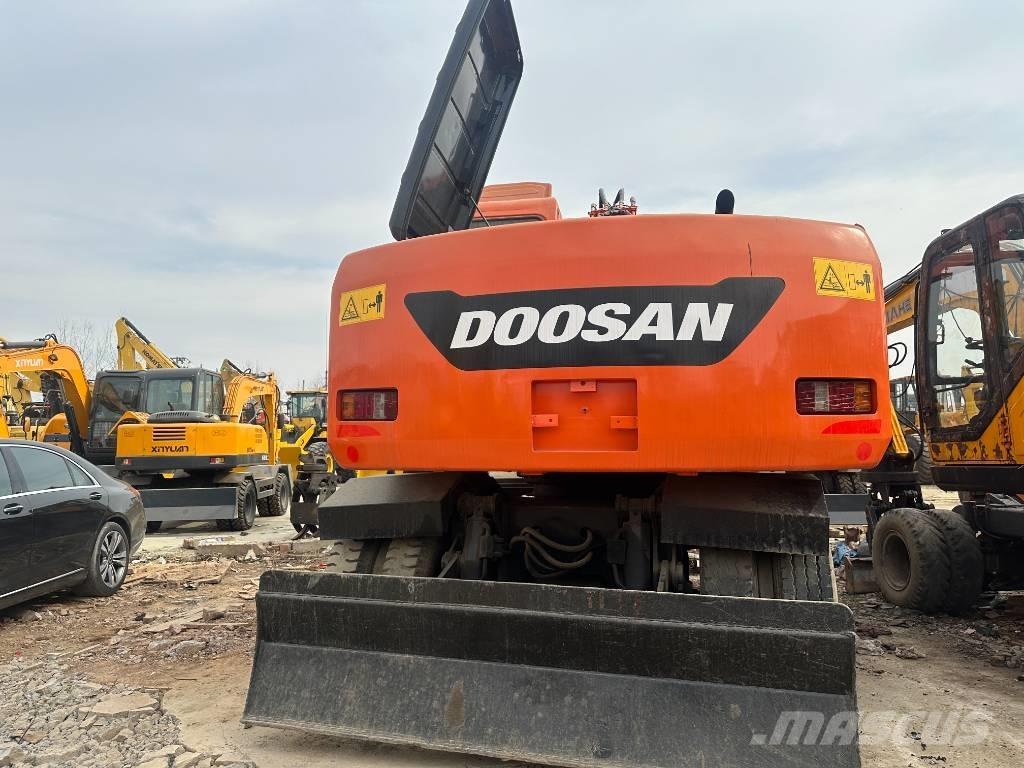 Doosan DX 150W -9 Gumikerekes kotrók