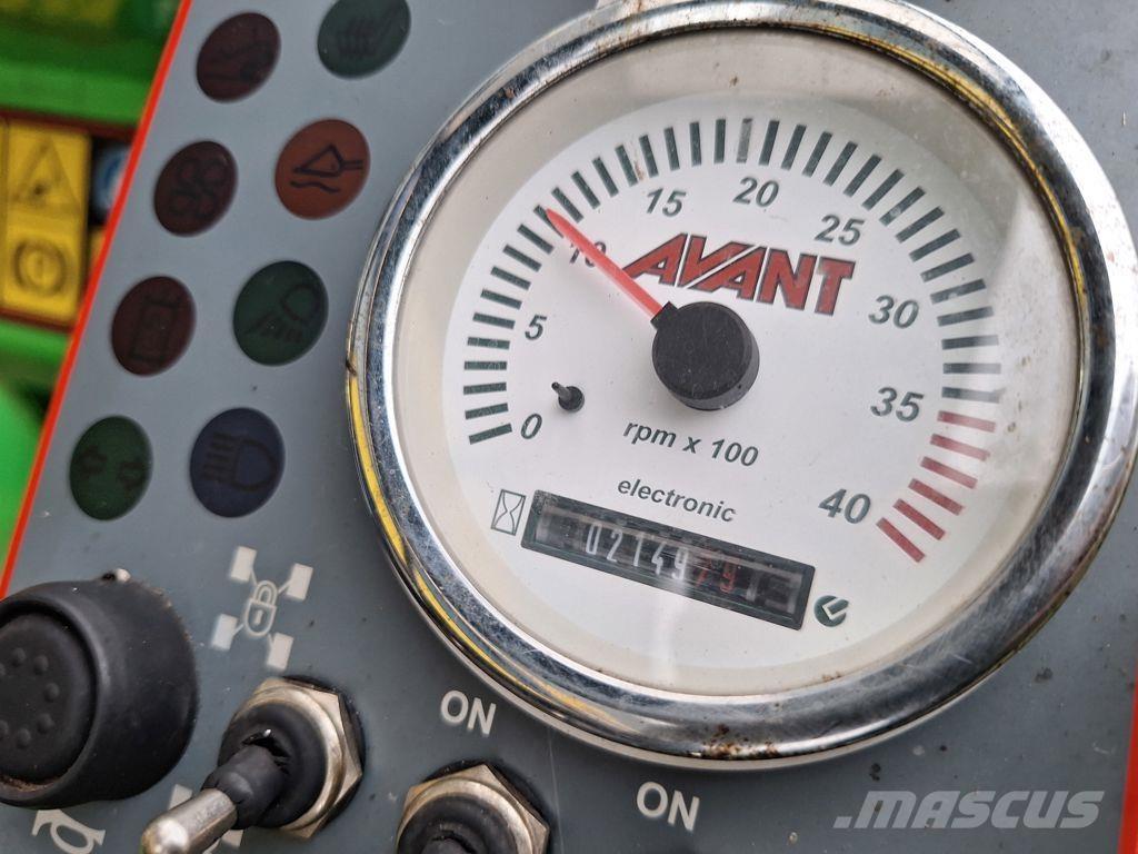 Avant 735 TDL Speciális kotrók