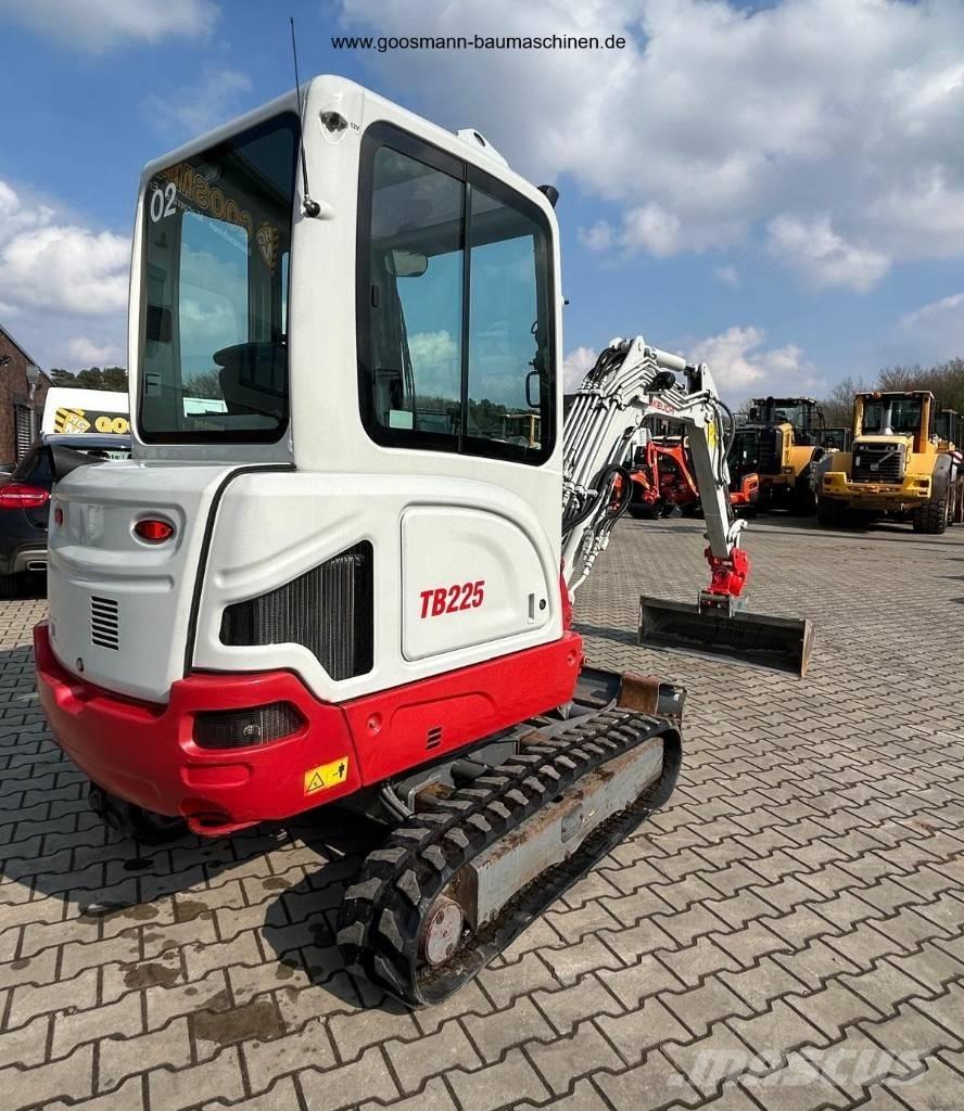 Takeuchi TB 225 Mini kotrók < 7t