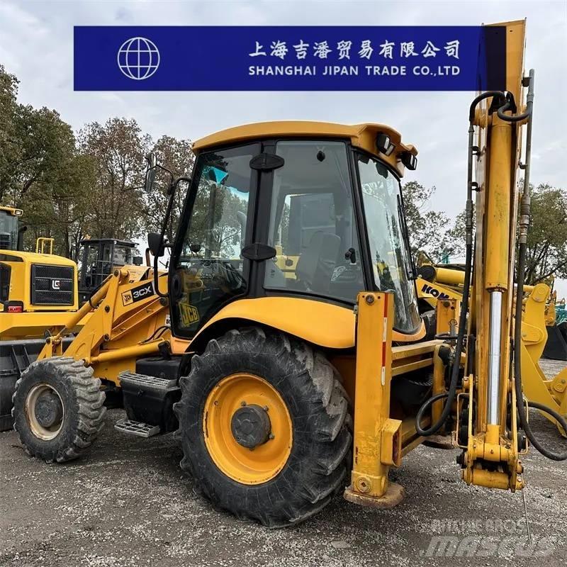 JCB 3 CX Gumikerekes kotrók