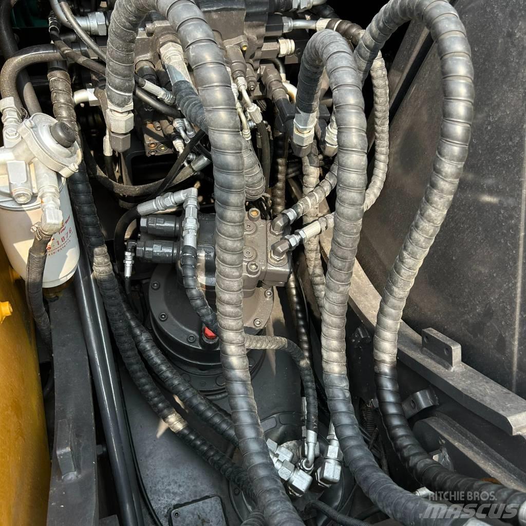 Volvo 140 Lánctalpas kotrók