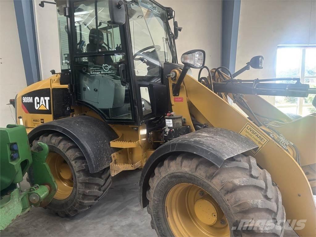 CAT 908M Univerzális rakodók