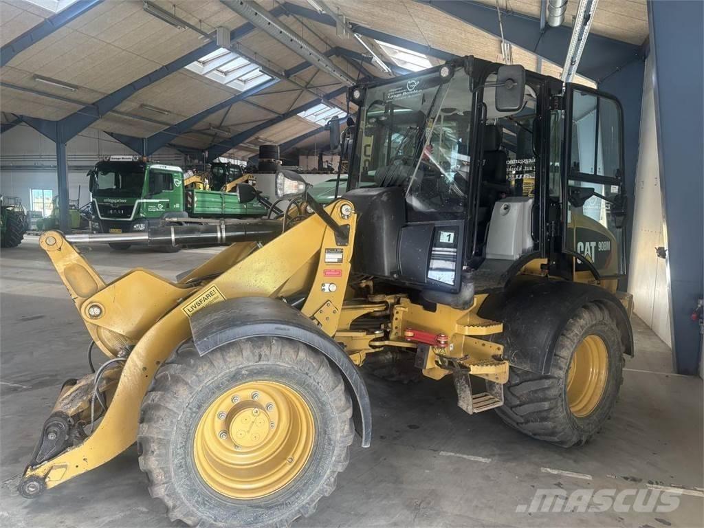CAT 908M Univerzális rakodók