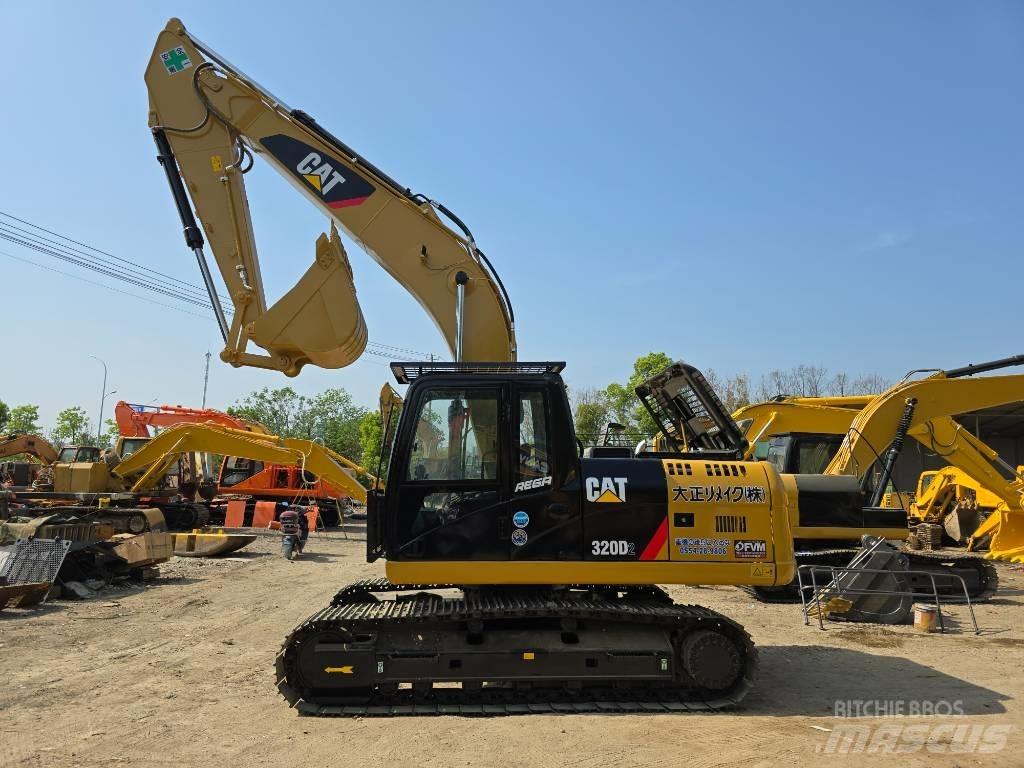 CAT 320D2 Lánctalpas kotrók