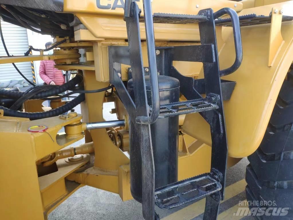CAT 966 H Gumikerekes homlokrakodók