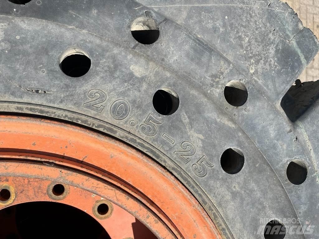 Doosan dl250 Gumikerekes homlokrakodók