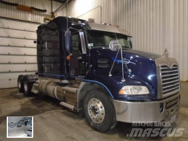 Mack CXU 613 Nyergesvontatók