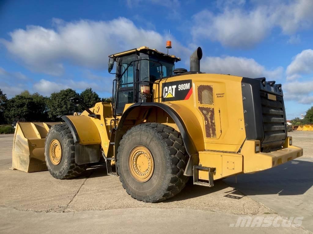 CAT 980M Gumikerekes homlokrakodók