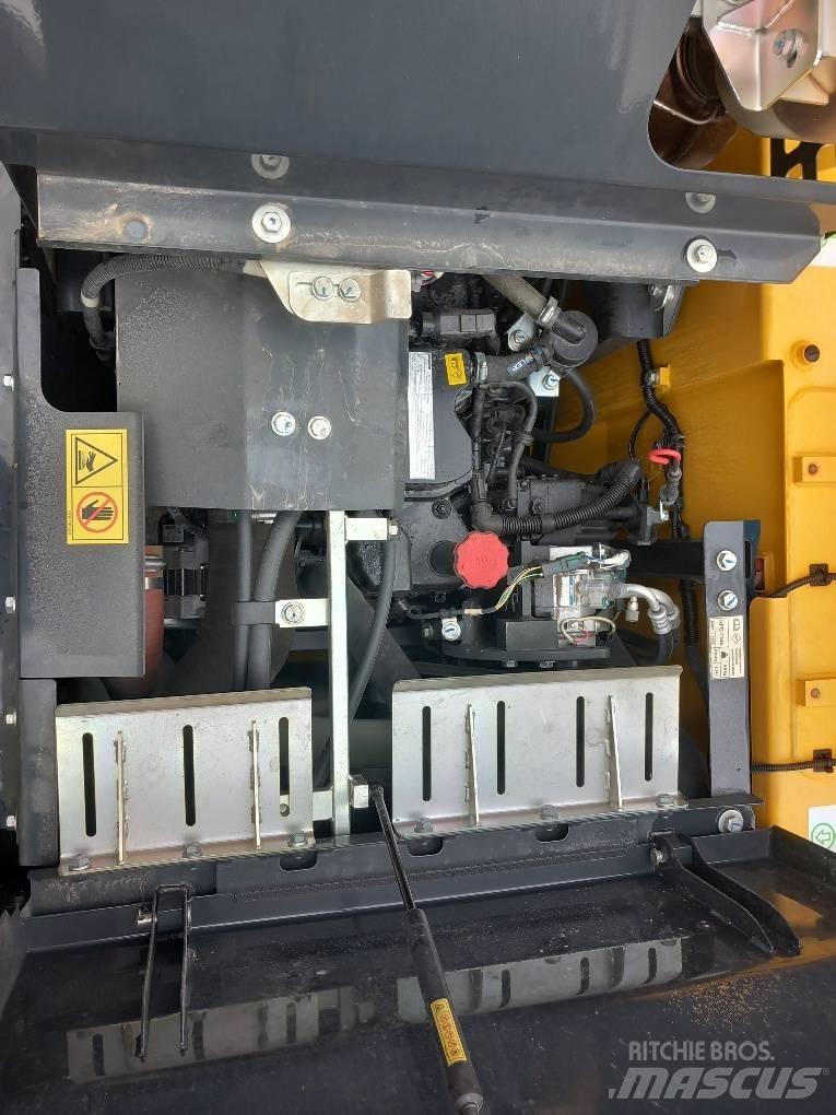 Komatsu PW160-11E0 Gumikerekes kotrók