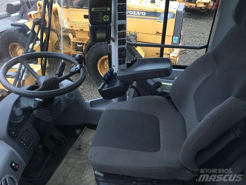 Volvo L120H Gumikerekes homlokrakodók