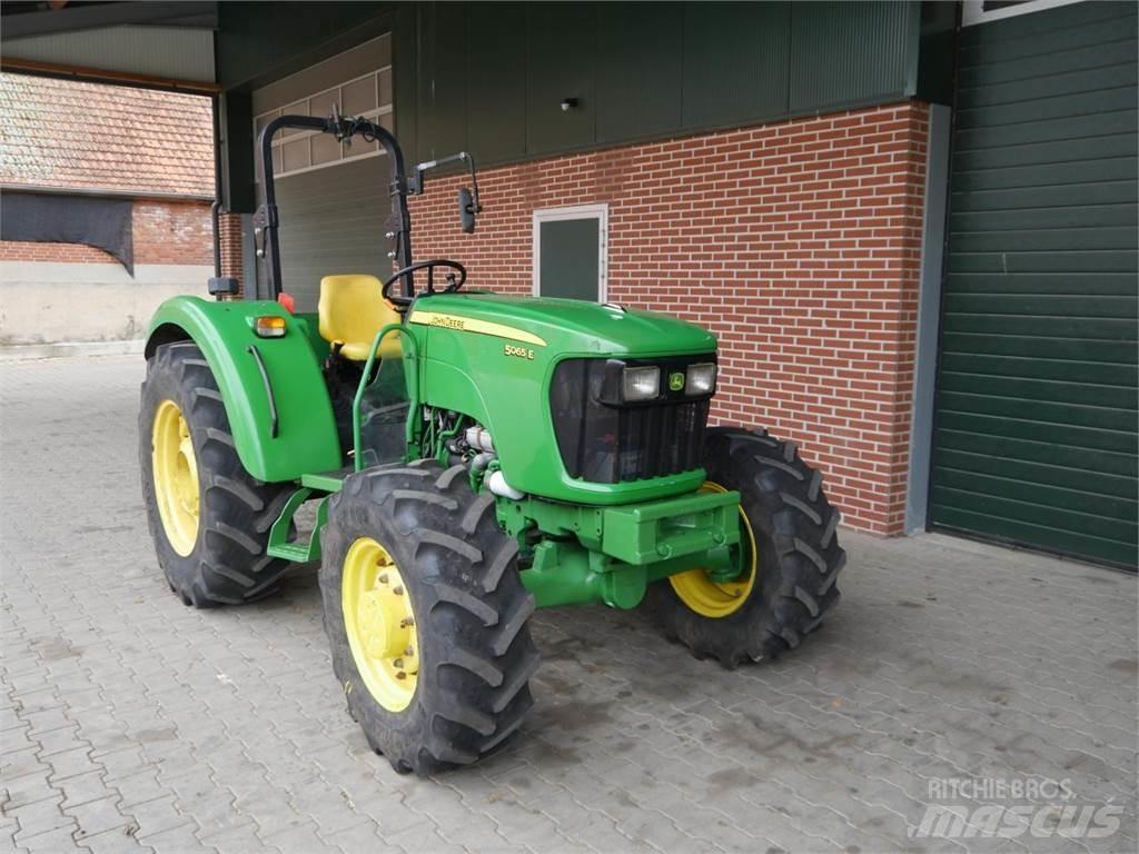 John Deere 5065E Traktorok
