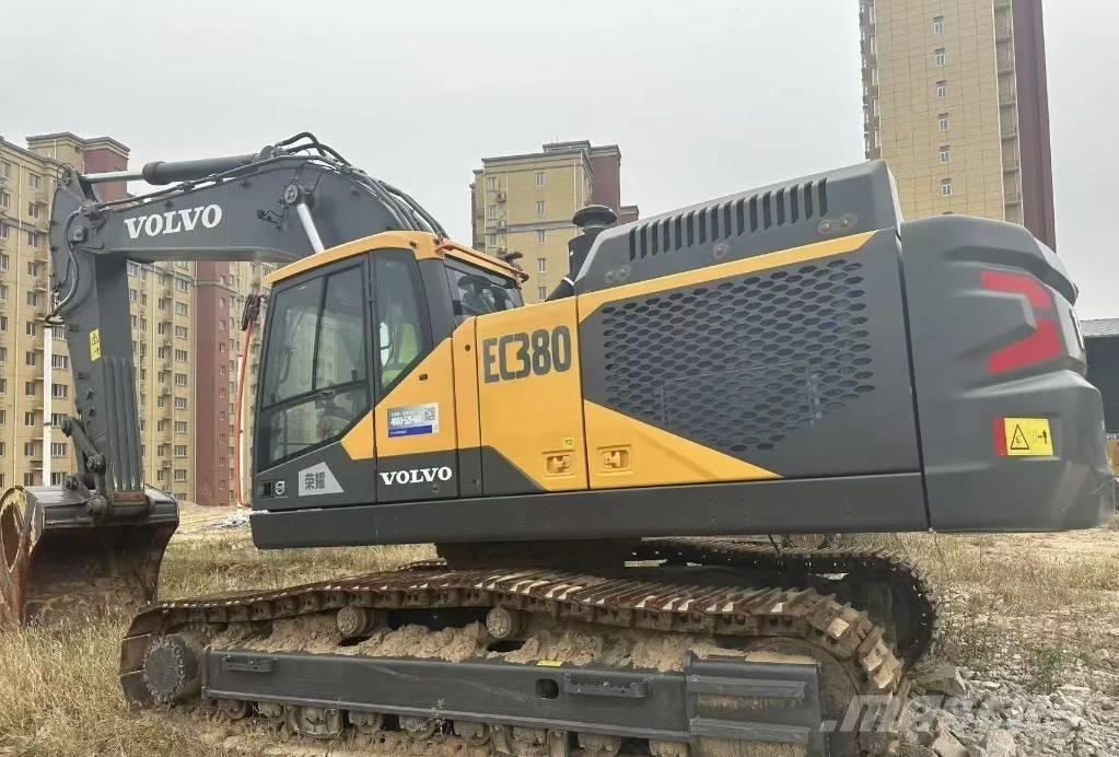 Volvo 380 Lánctalpas kotrók