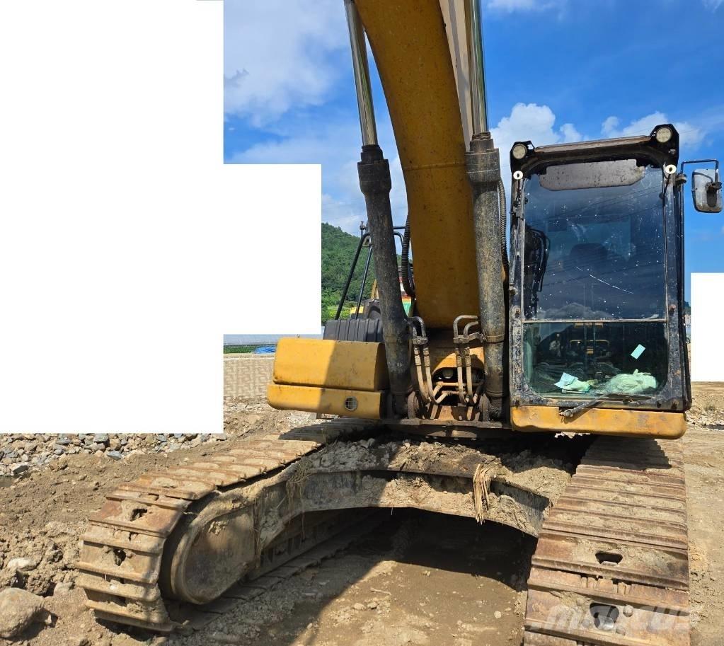CAT 330 Lánctalpas kotrók
